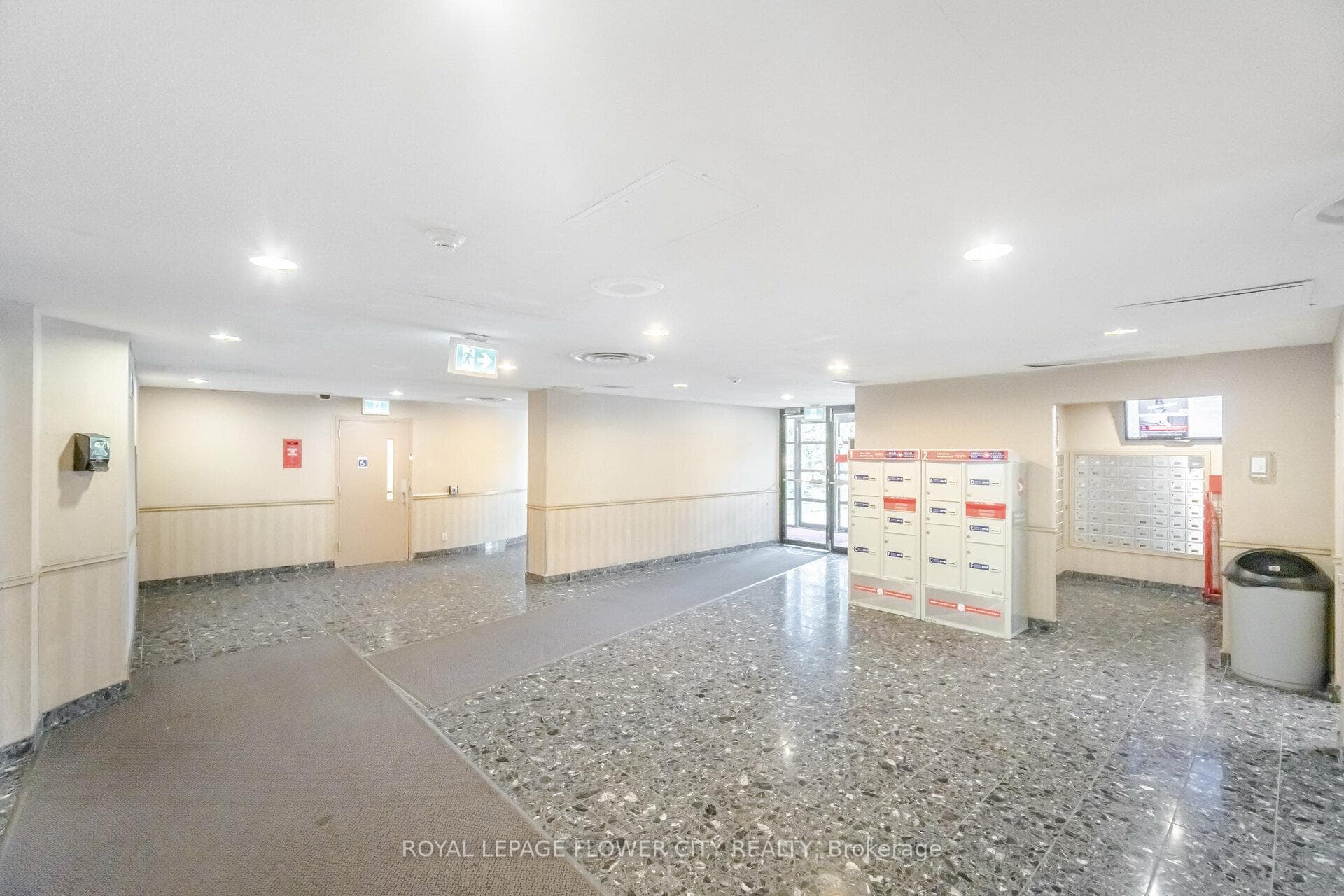 25 Trailwood Drive Unit 304 photo 31