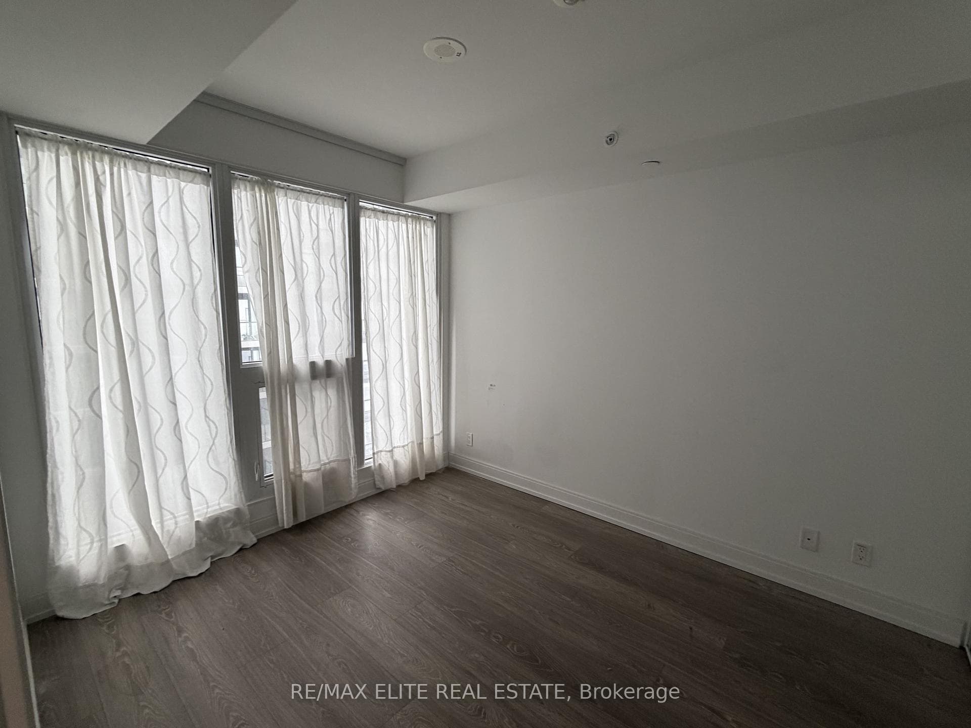 181 Dundas Street Unit 1502 photo 6