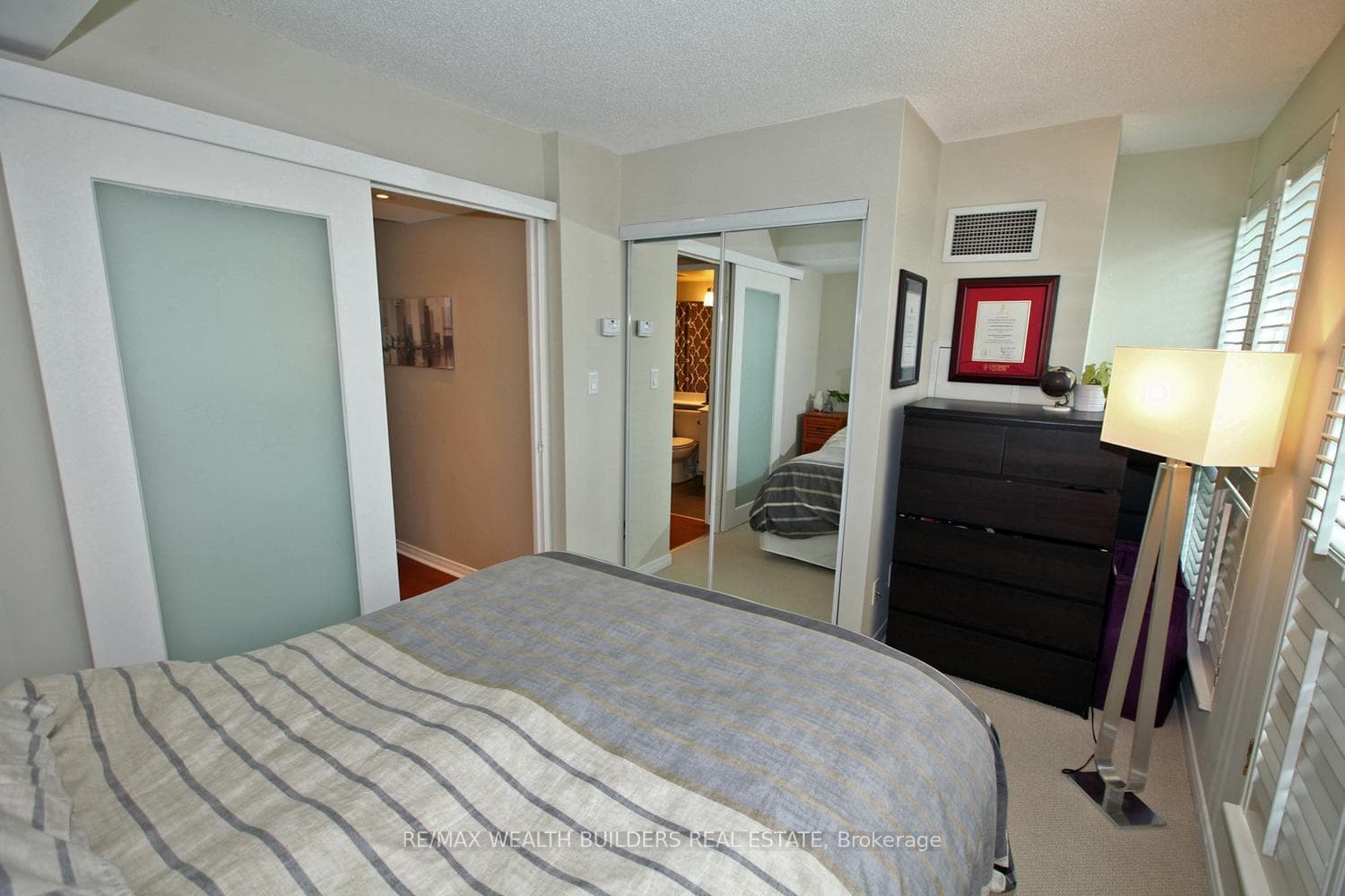 230 King Street Unit 1504 photo 20