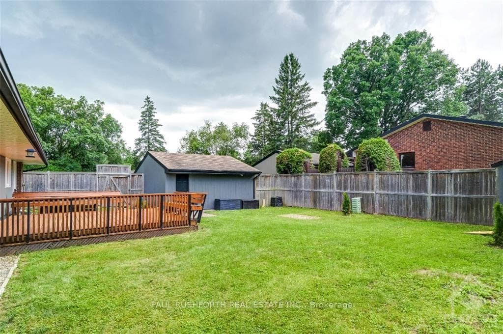 112 PENFIELD Drive photo 26