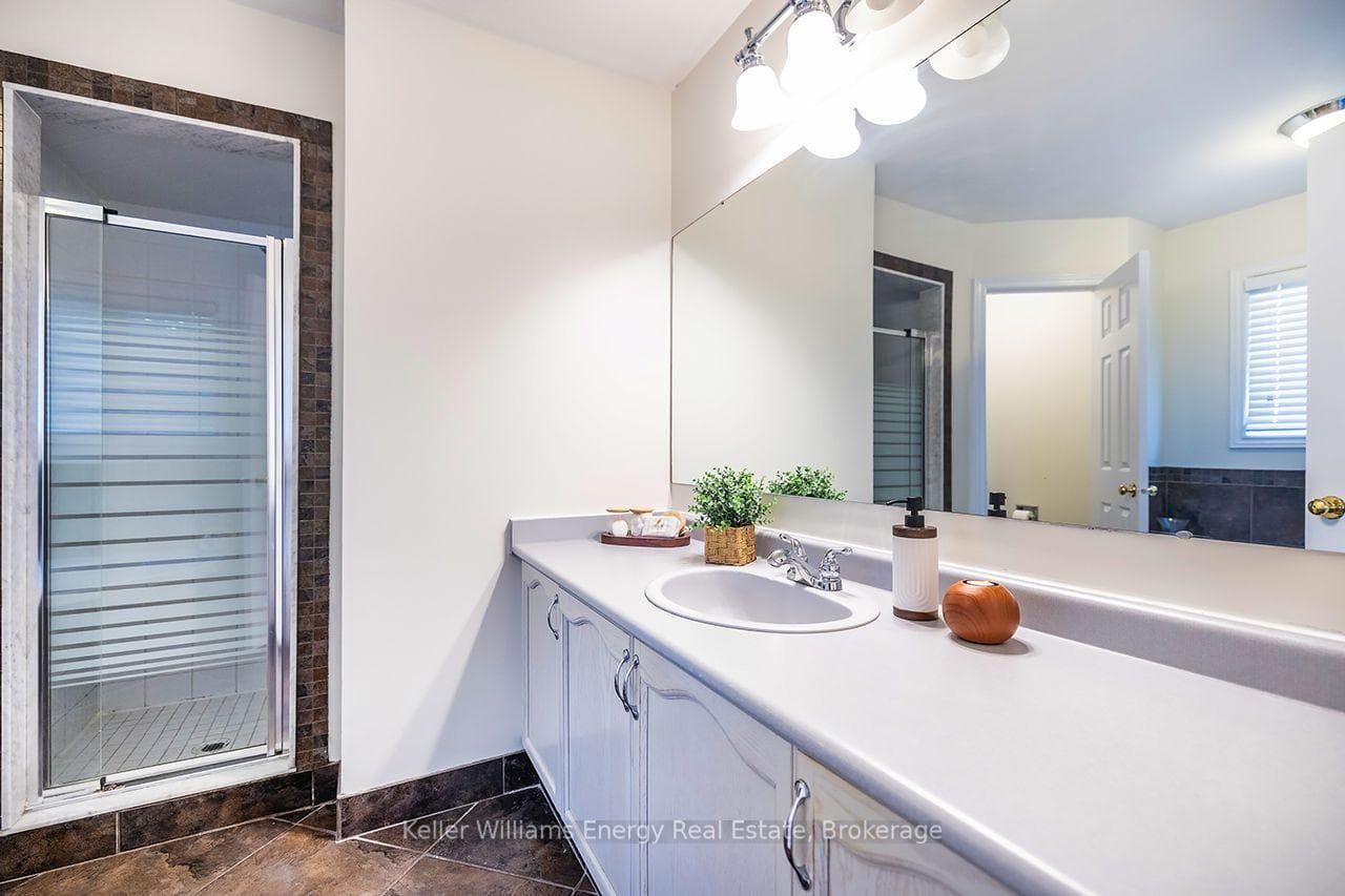 4 Pc Ensuite