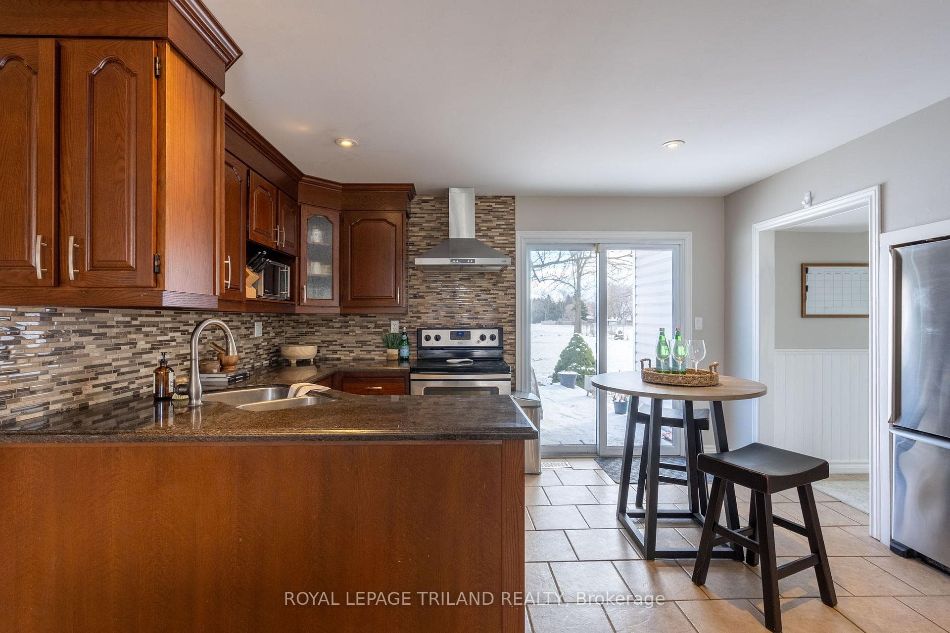 22968 Highbury Avenue photo 12