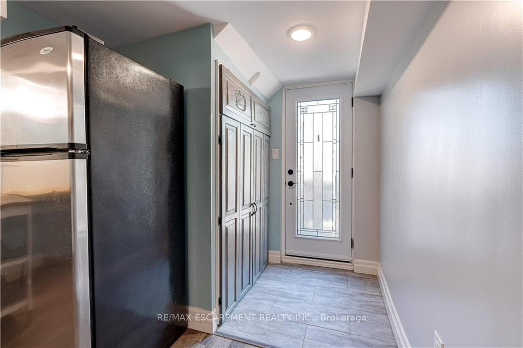 1311 Consort Crescent photo 31