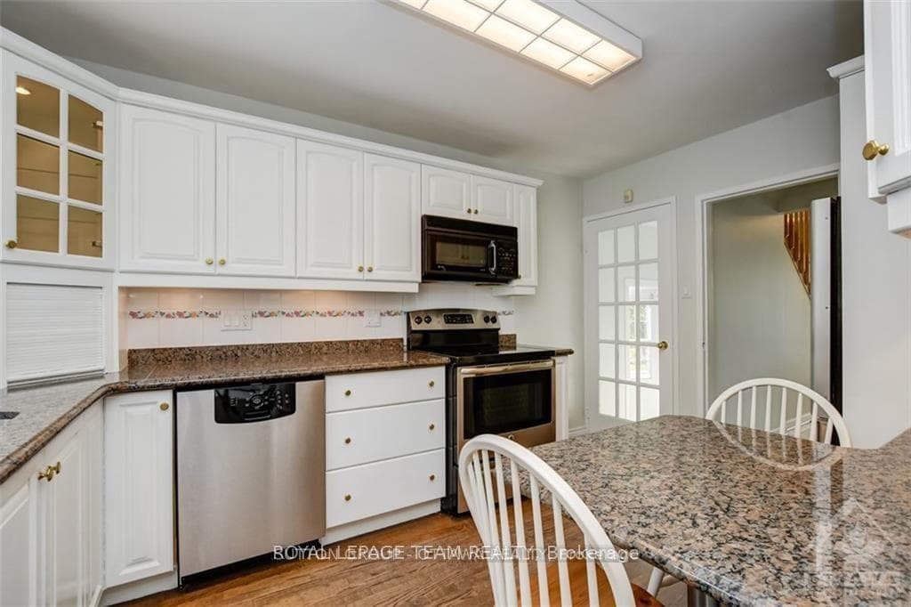 676 Hastings Avenue photo 6