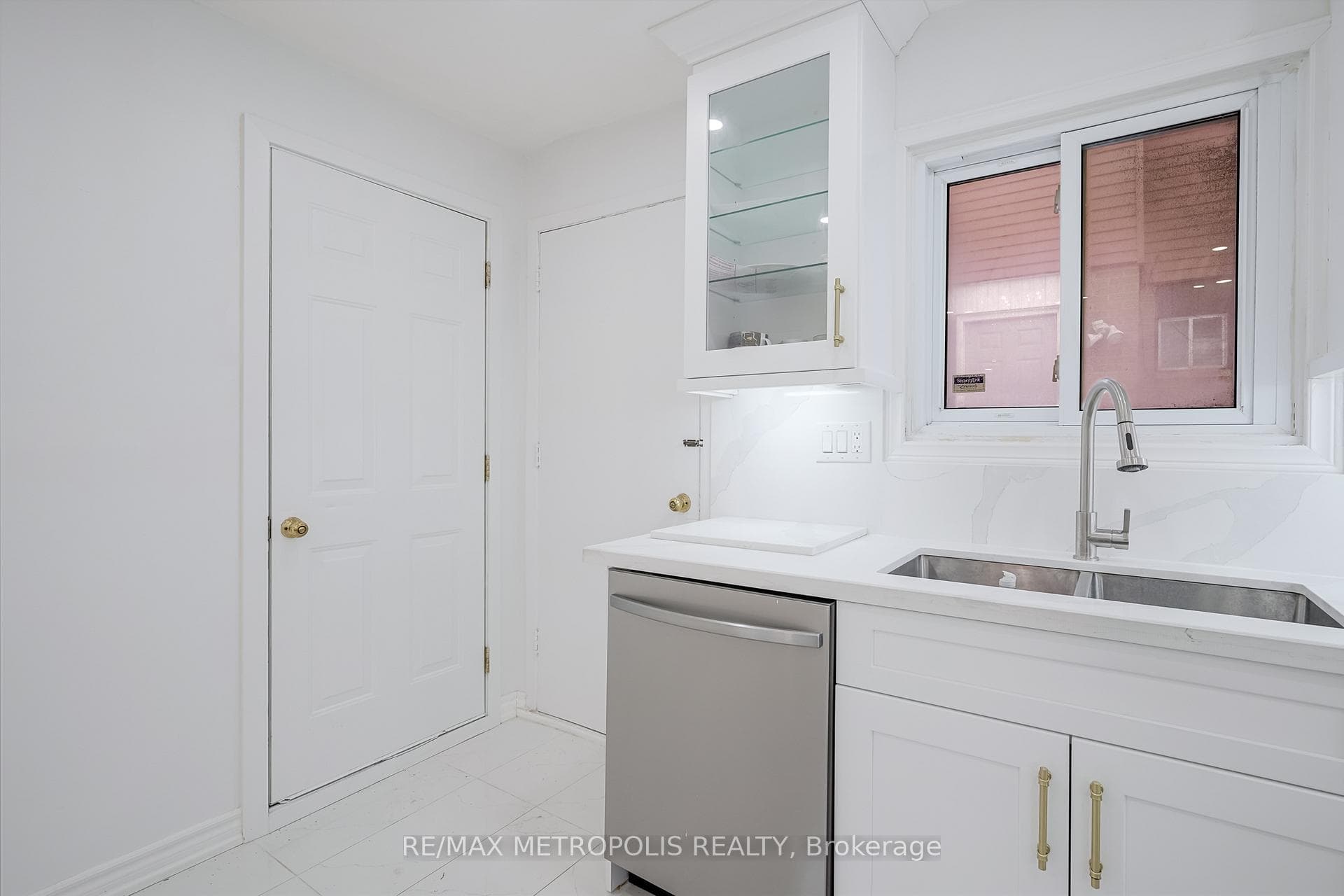 50 Applemore Road Unit Upper photo 13