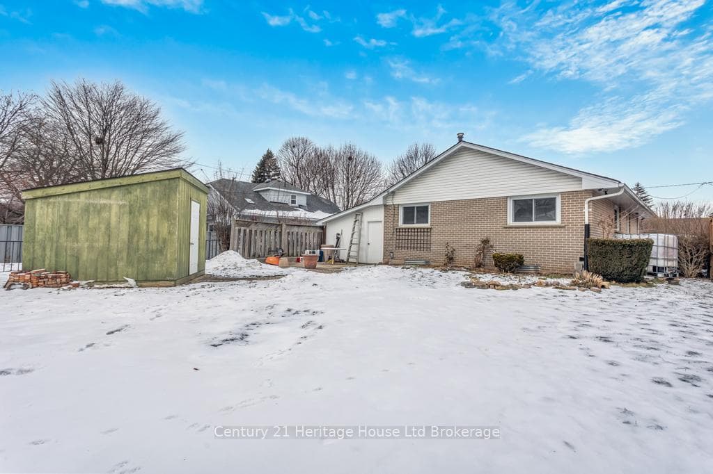 109 Lyndale Crescent photo 22