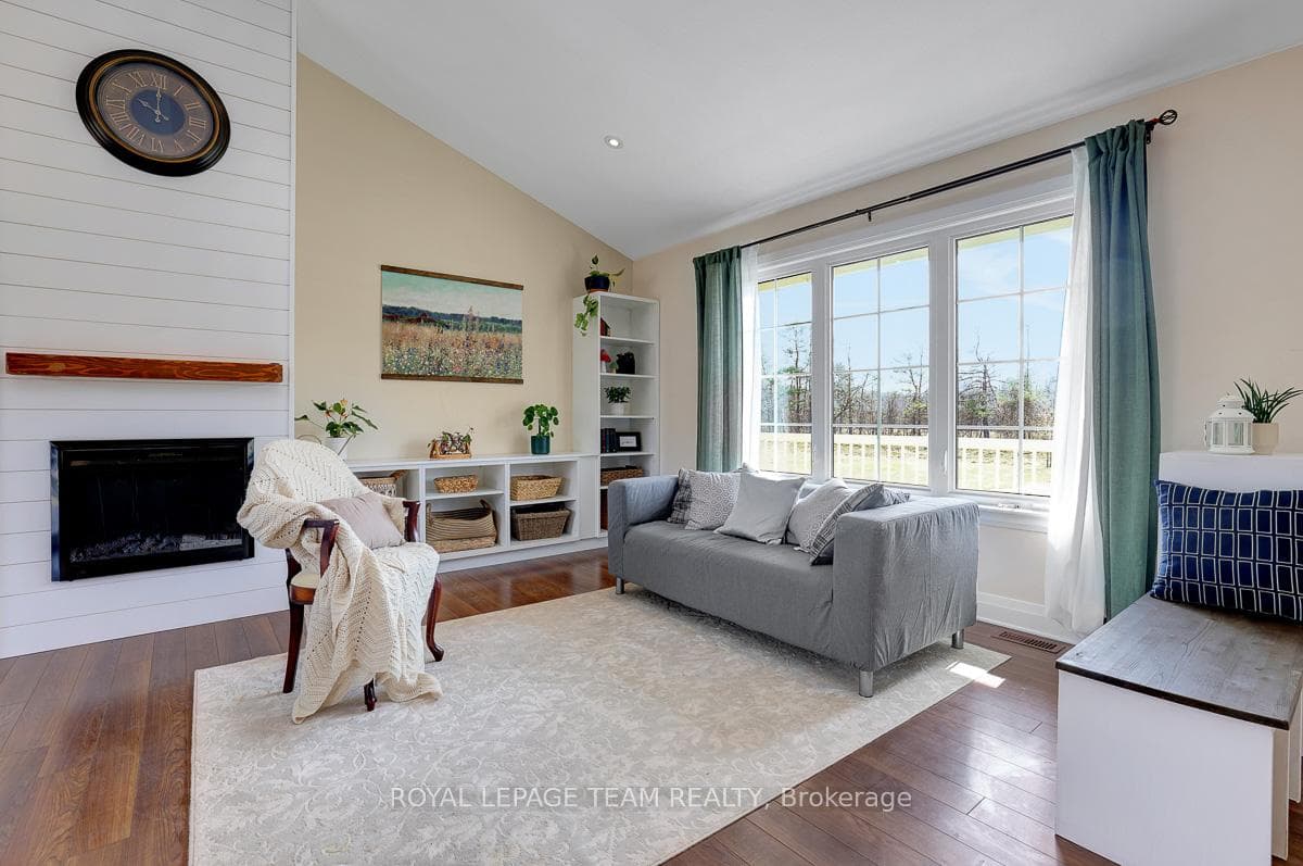 420 Hyndman Road photo 5