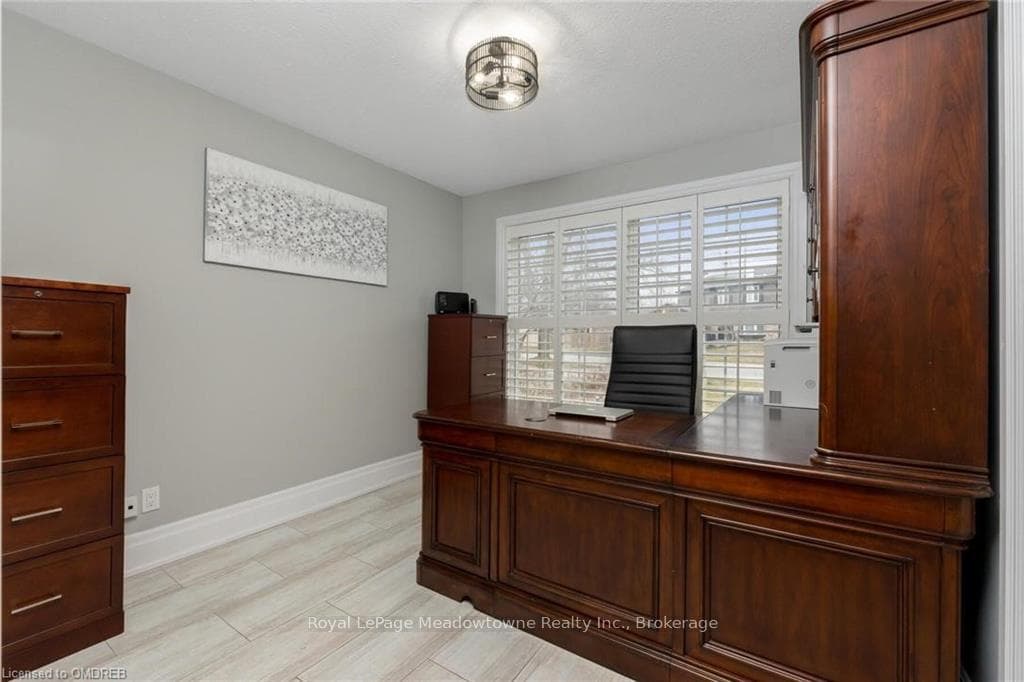 48 REGAN Crescent photo 9
