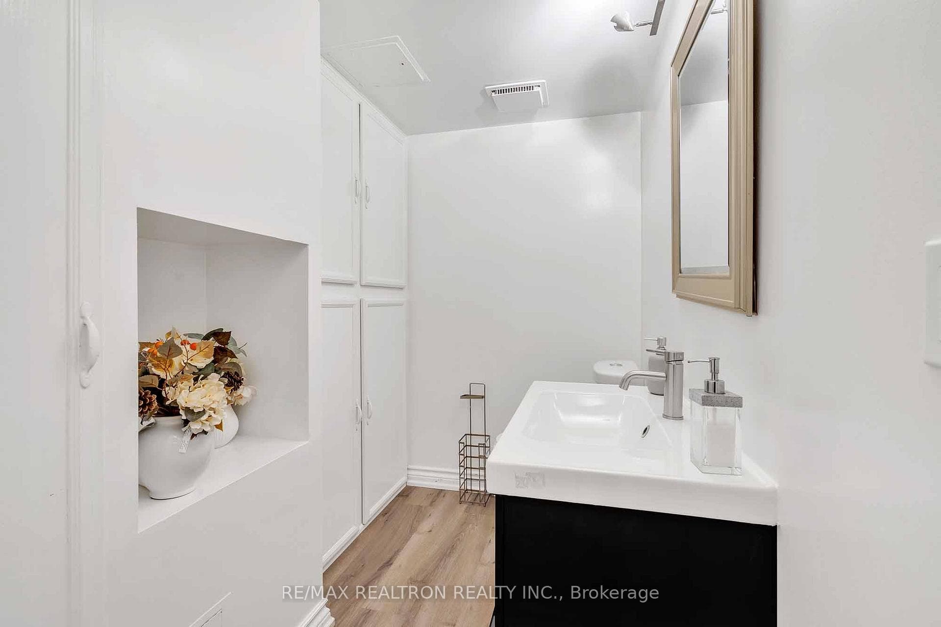 28 Houseman Crescent photo 32