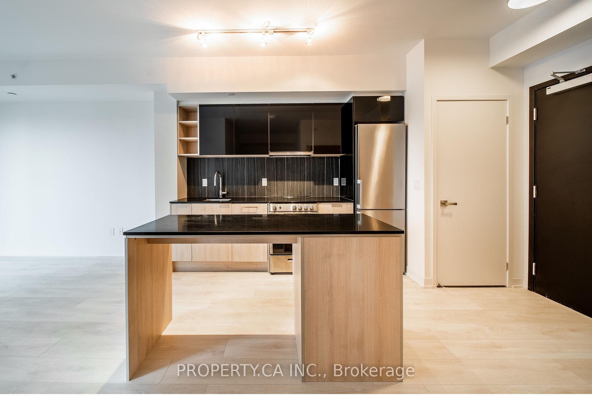 31 Tippett Road Unit 837 photo 10