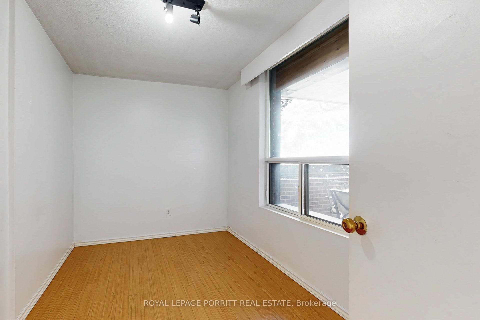 1535 Lakeshore Road Unit 1808 photo 22