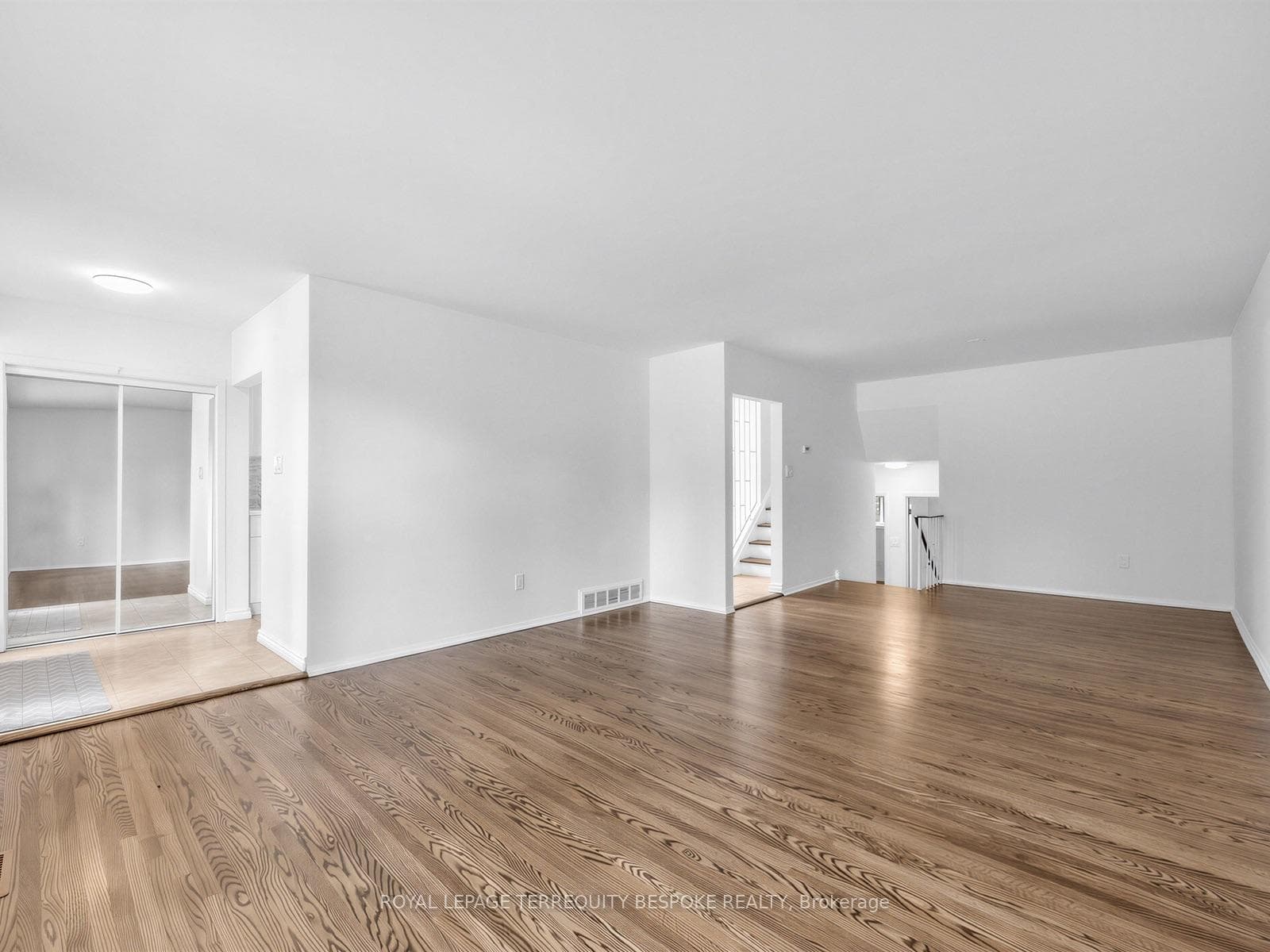 9 Midcroft Drive photo 10