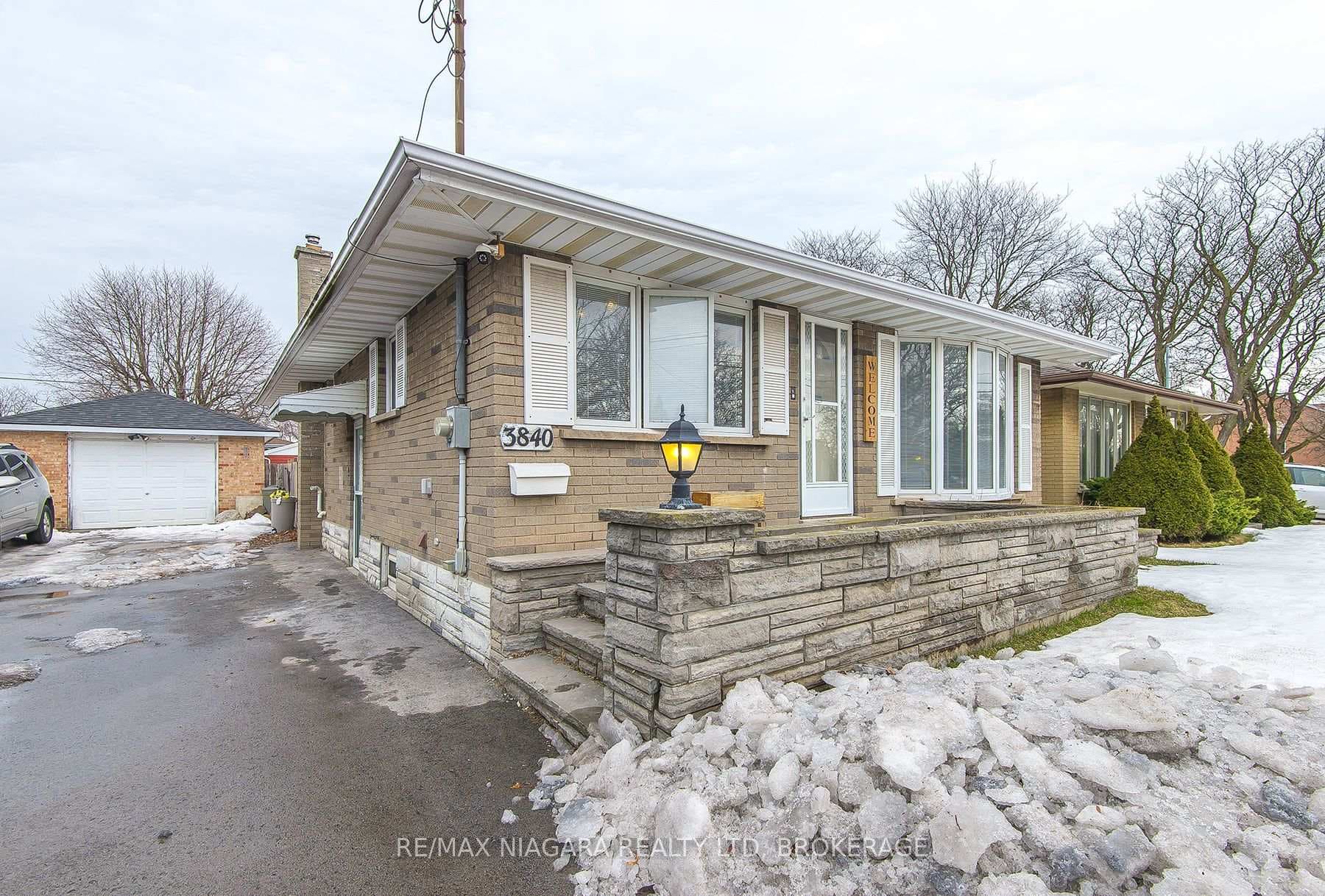 3840 Dorchester Road photo 1