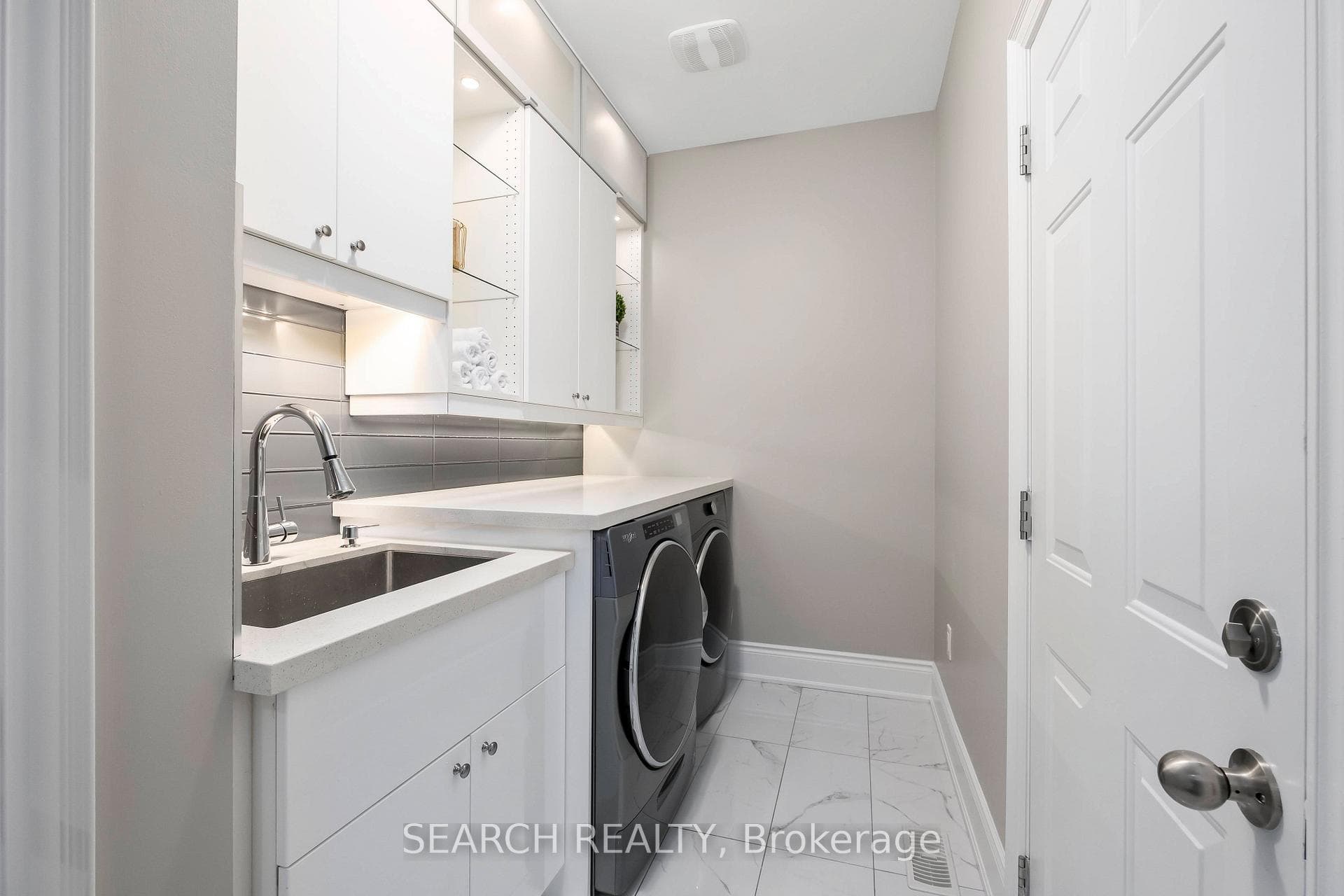 127 Beaconsfield Drive photo 12