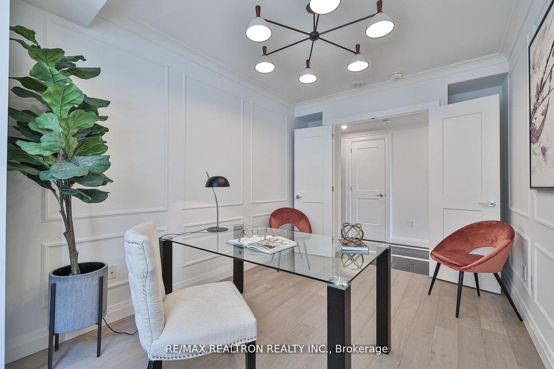285 Avenue Road Unit 502 photo 13