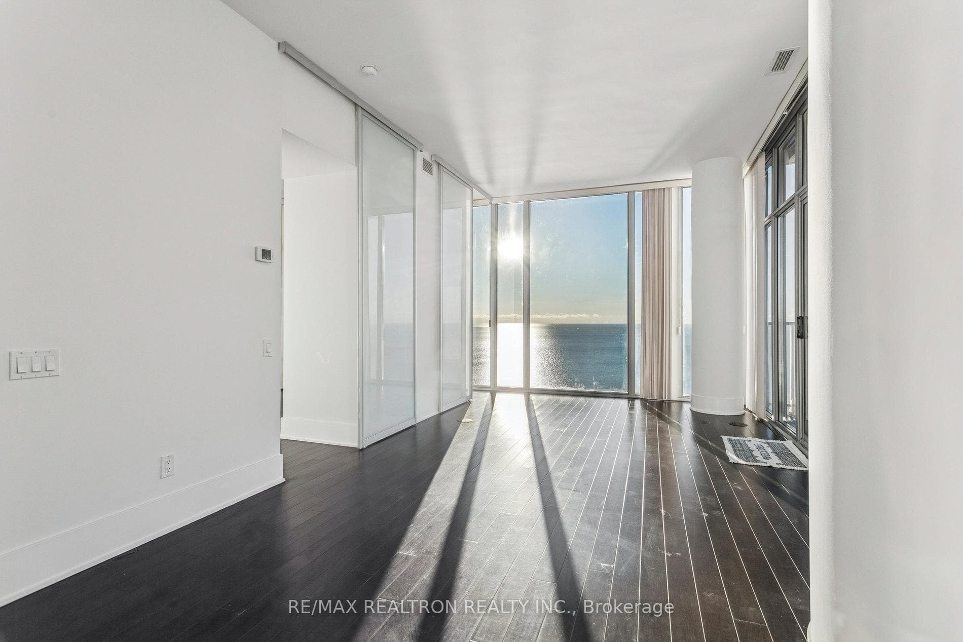 103 The Queensway N/A Unit 2805 photo 1