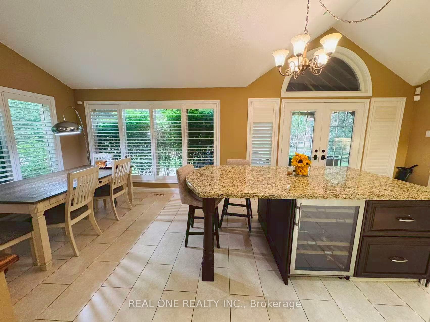 2361 Silverwood Drive photo 10