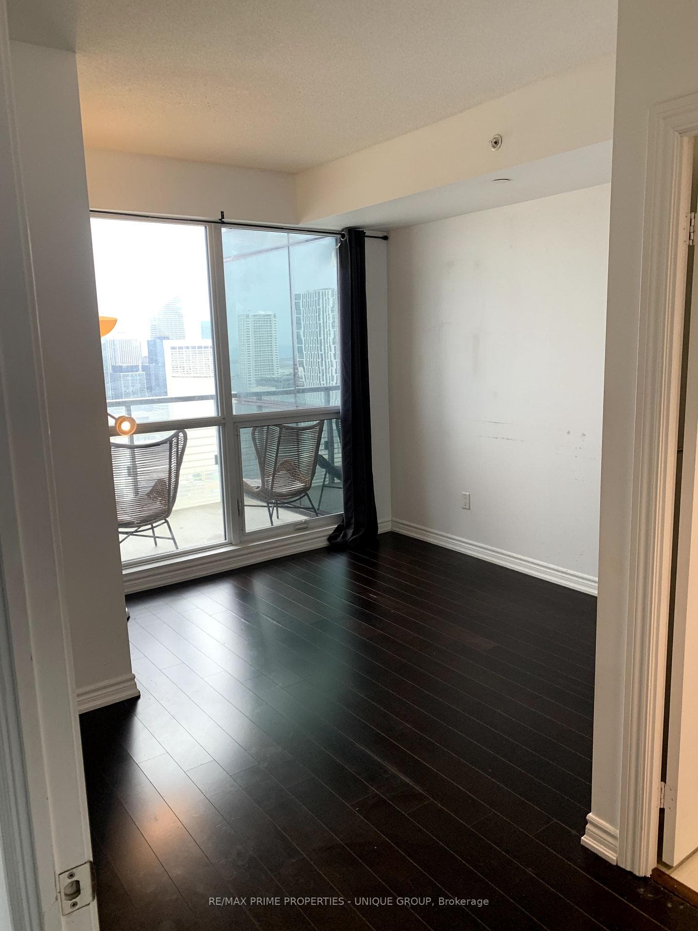 386 Yonge Street Unit 3807 photo 11