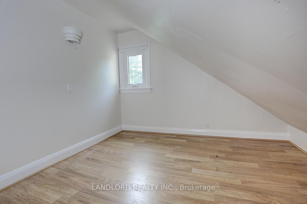 64 Shaver Avenue photo 20