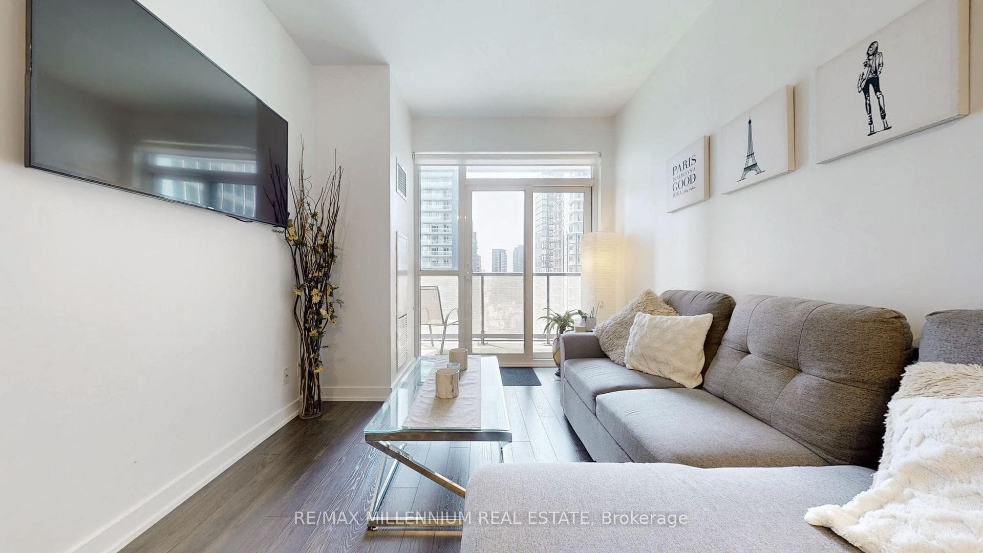 30 ORDNANCE Street Unit 1606 photo 10