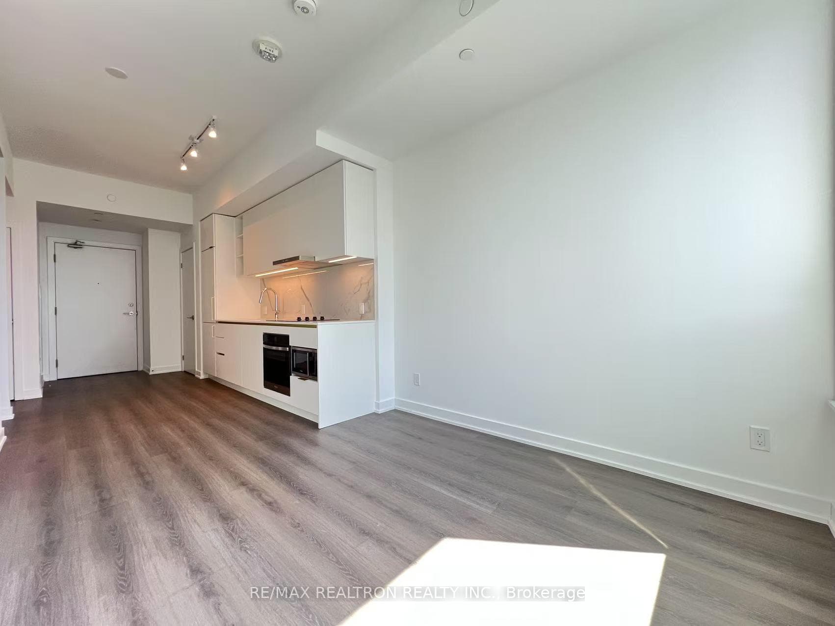 8 Wellesley Street Unit 3102 photo 6