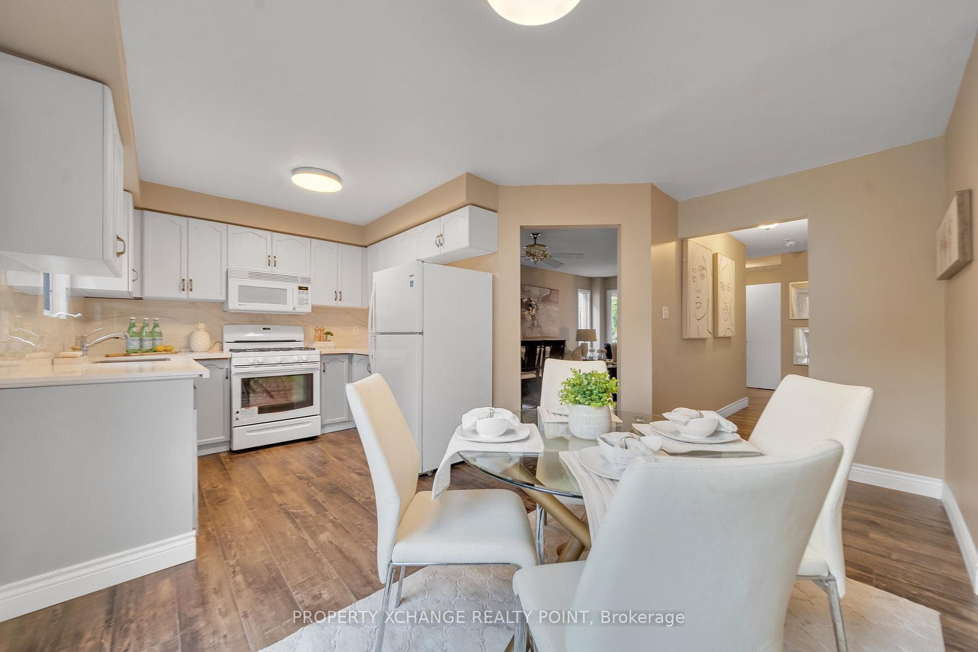 40 Pinebrook Crescent photo 9