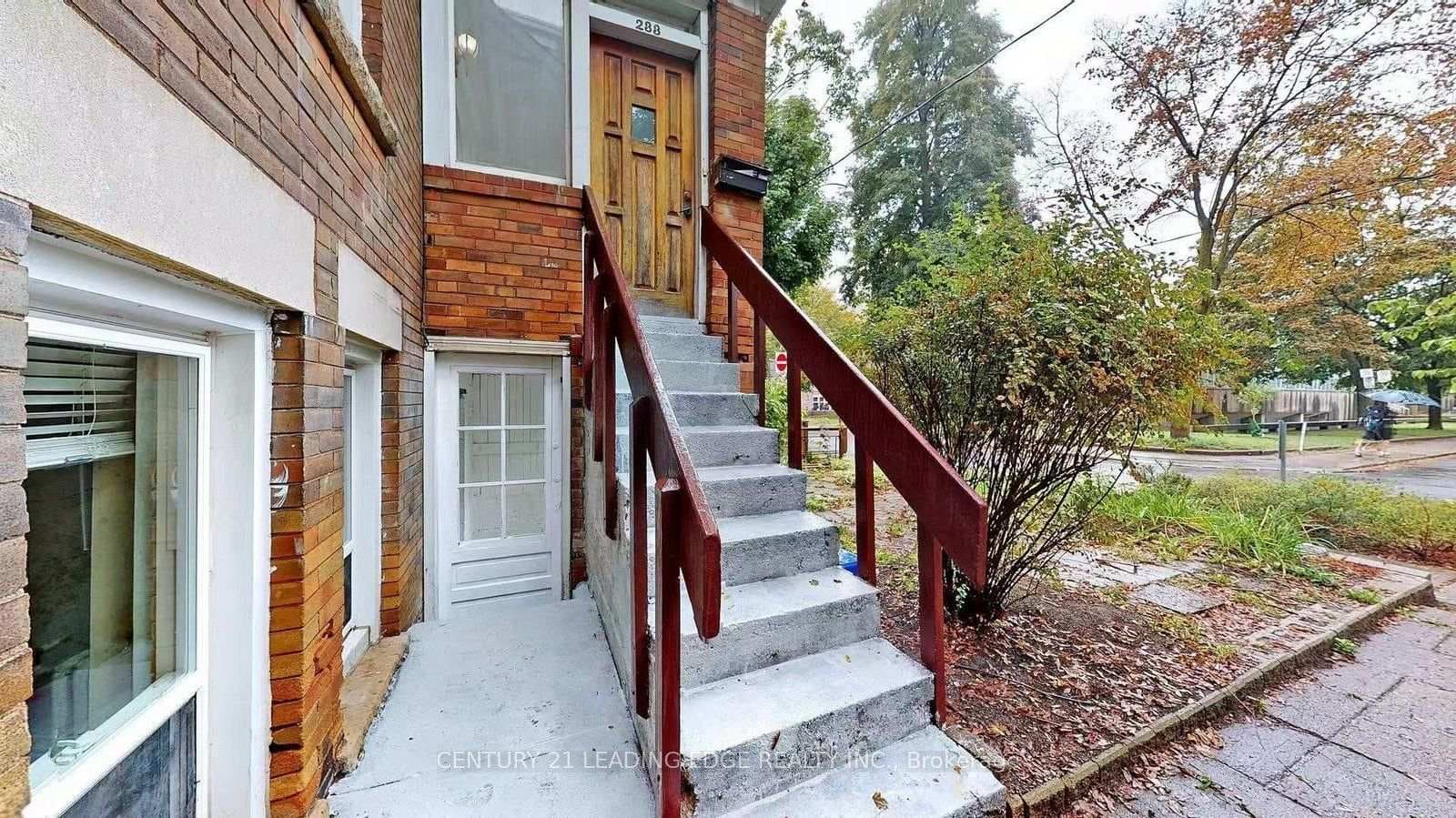 233 BORDEN Street Unit UPPER LEVEL photo 12