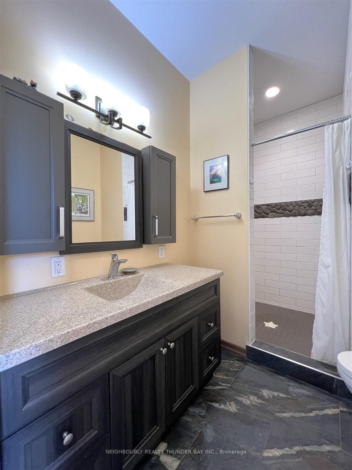 322 Roberta Street photo 28