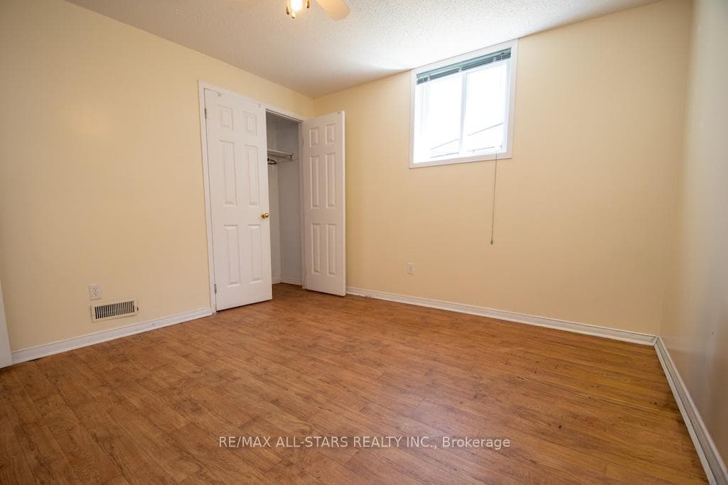 10 O'Connell Court photo 34
