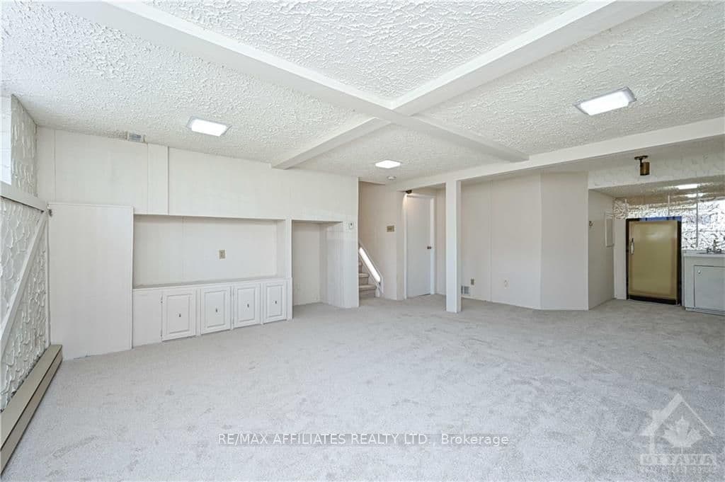 121 LARKIN Drive photo 27
