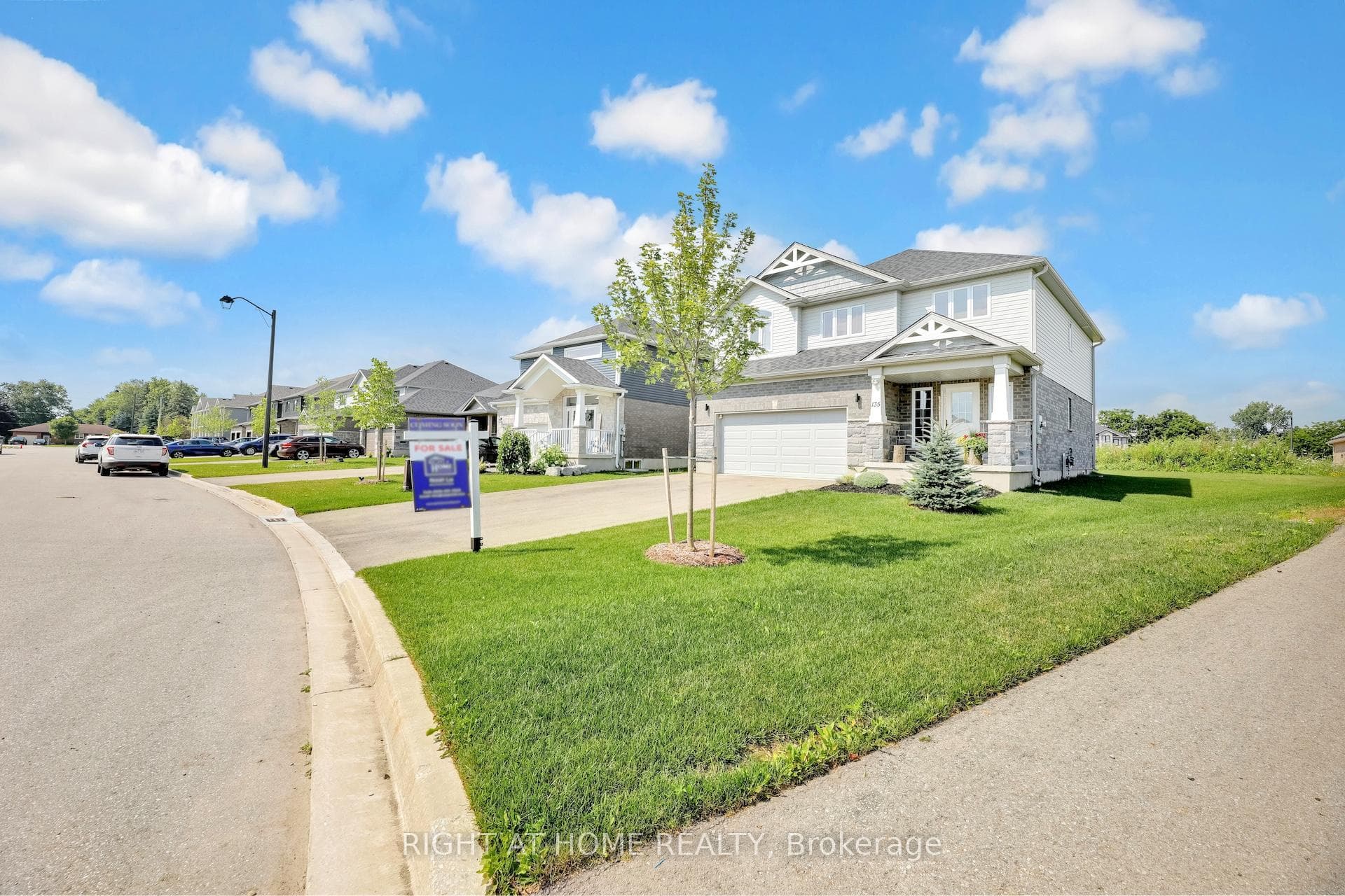 135 Stephenson Way photo 2