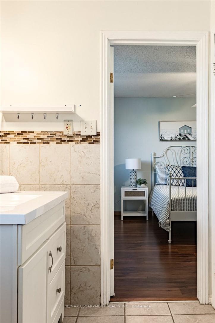 300 CRERAR Drive photo 26
