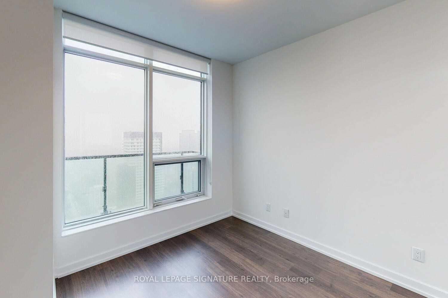 18 Erskine Avenue Unit 3401 photo 15