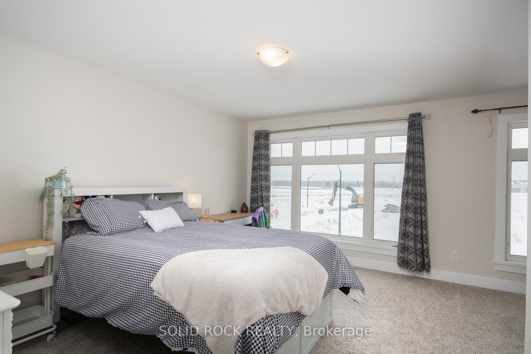 99 Robertson Lane photo 25