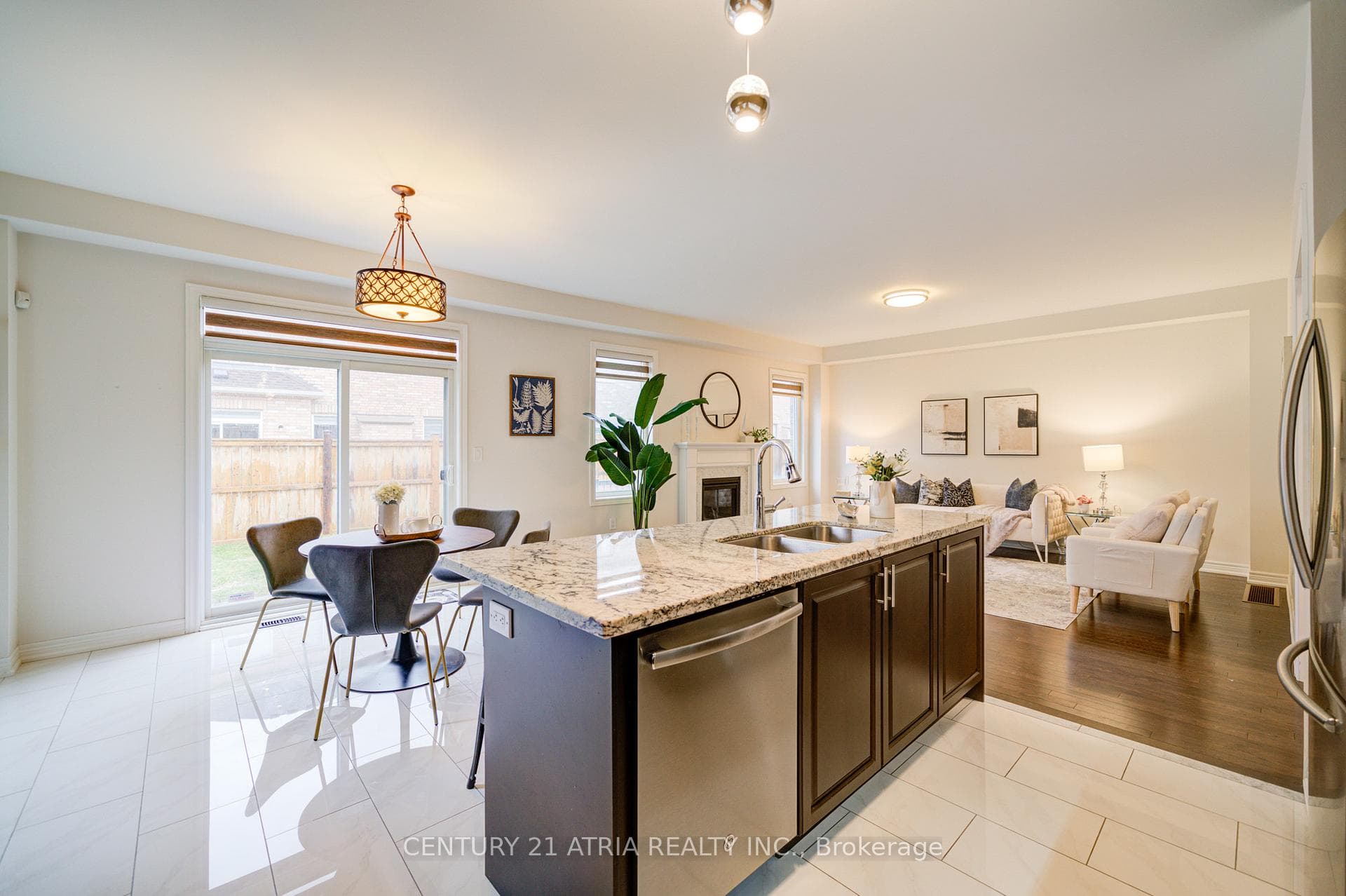 75 Collier Crescent photo 15