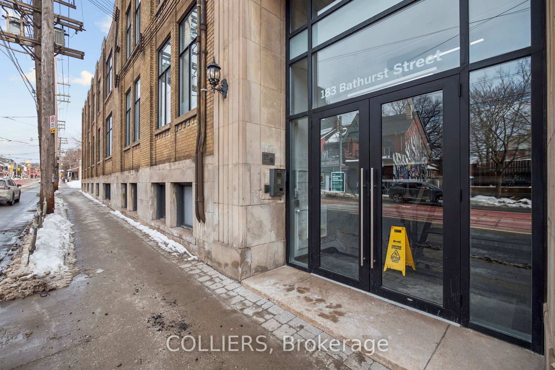 183 Bathurst Street Unit 401 photo 2