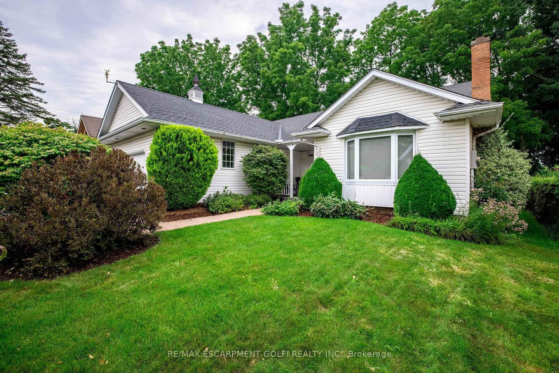 1095 Deborah Street photo 1