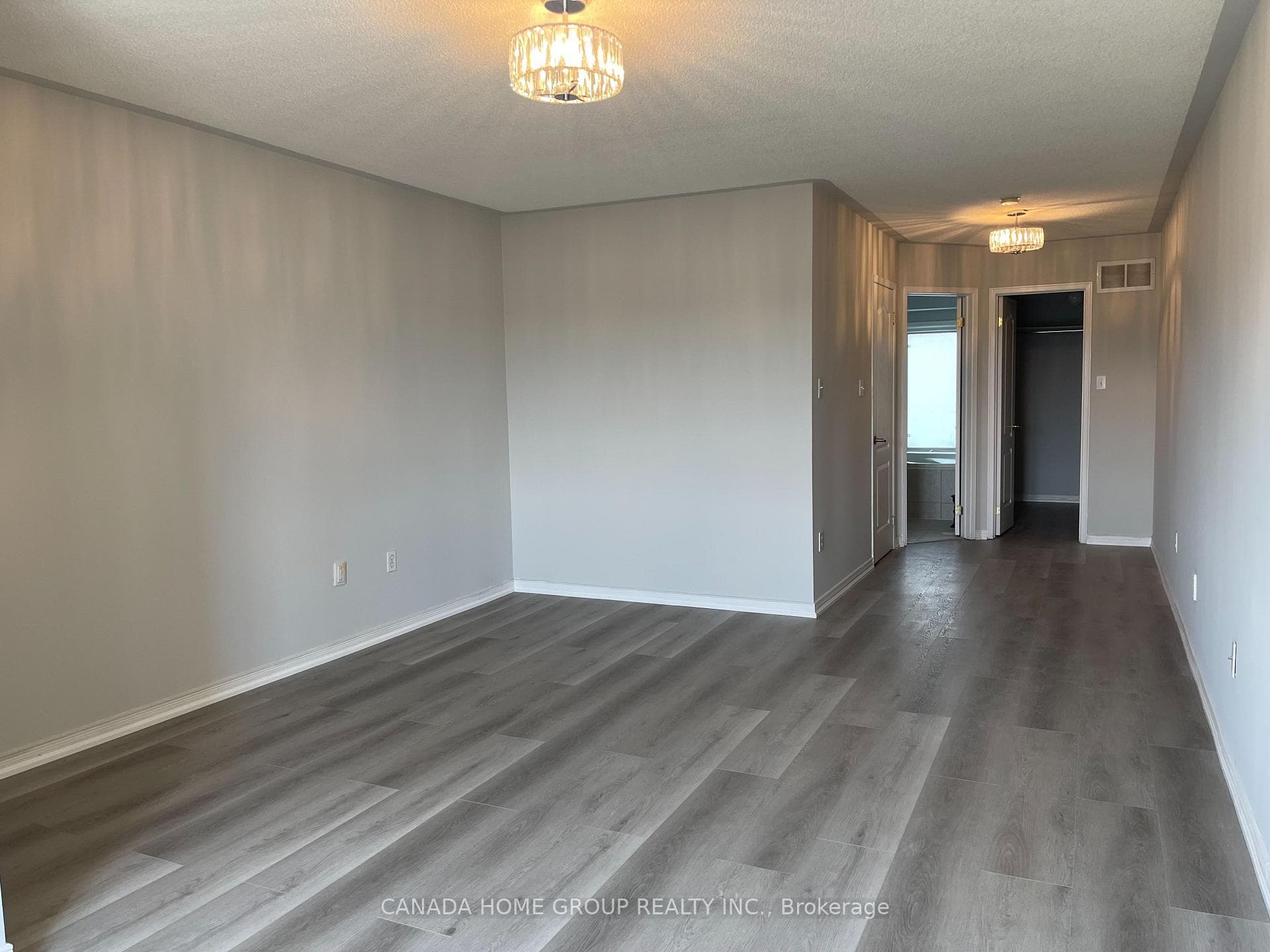 435 Hensall Circle Unit 43 photo 12