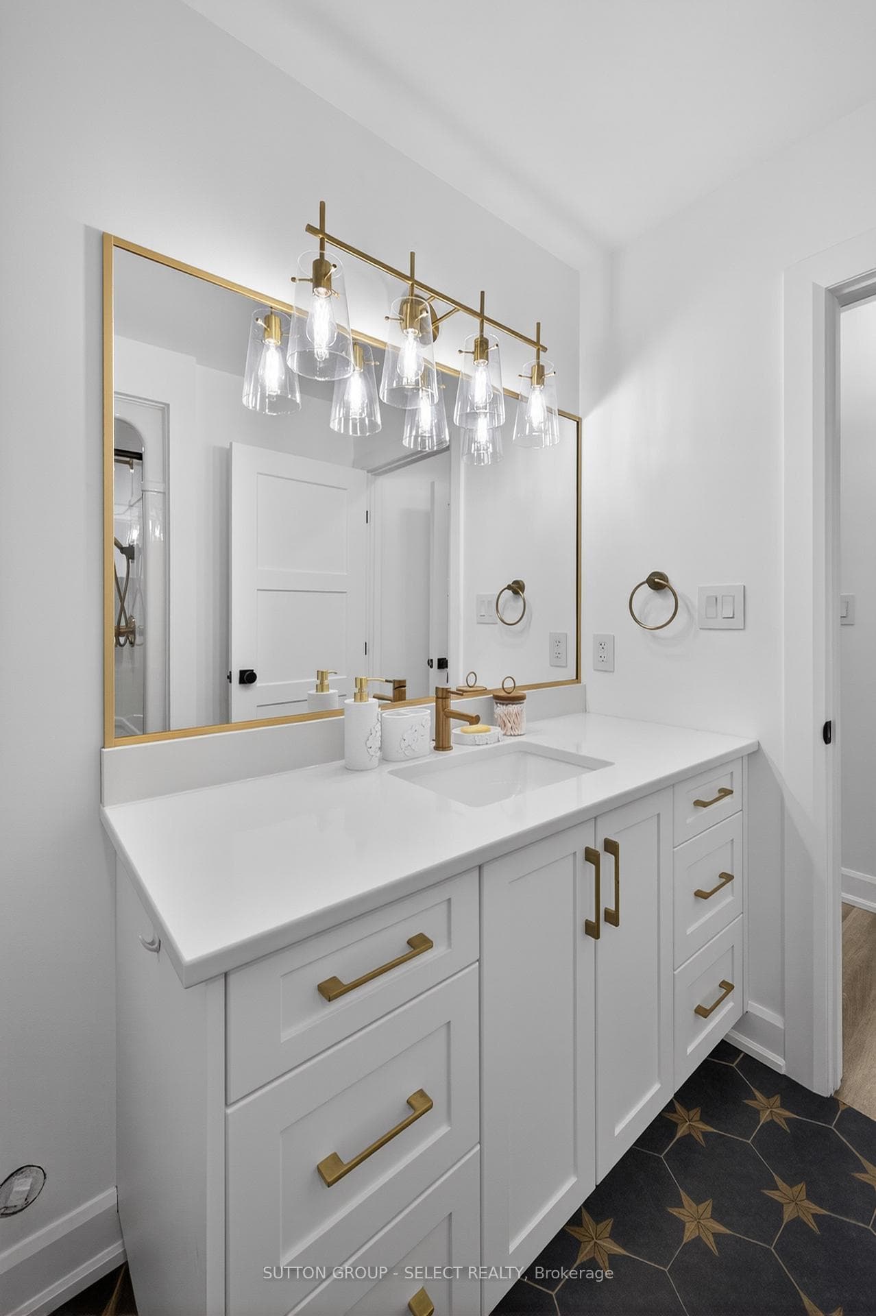 Lower ensuite
