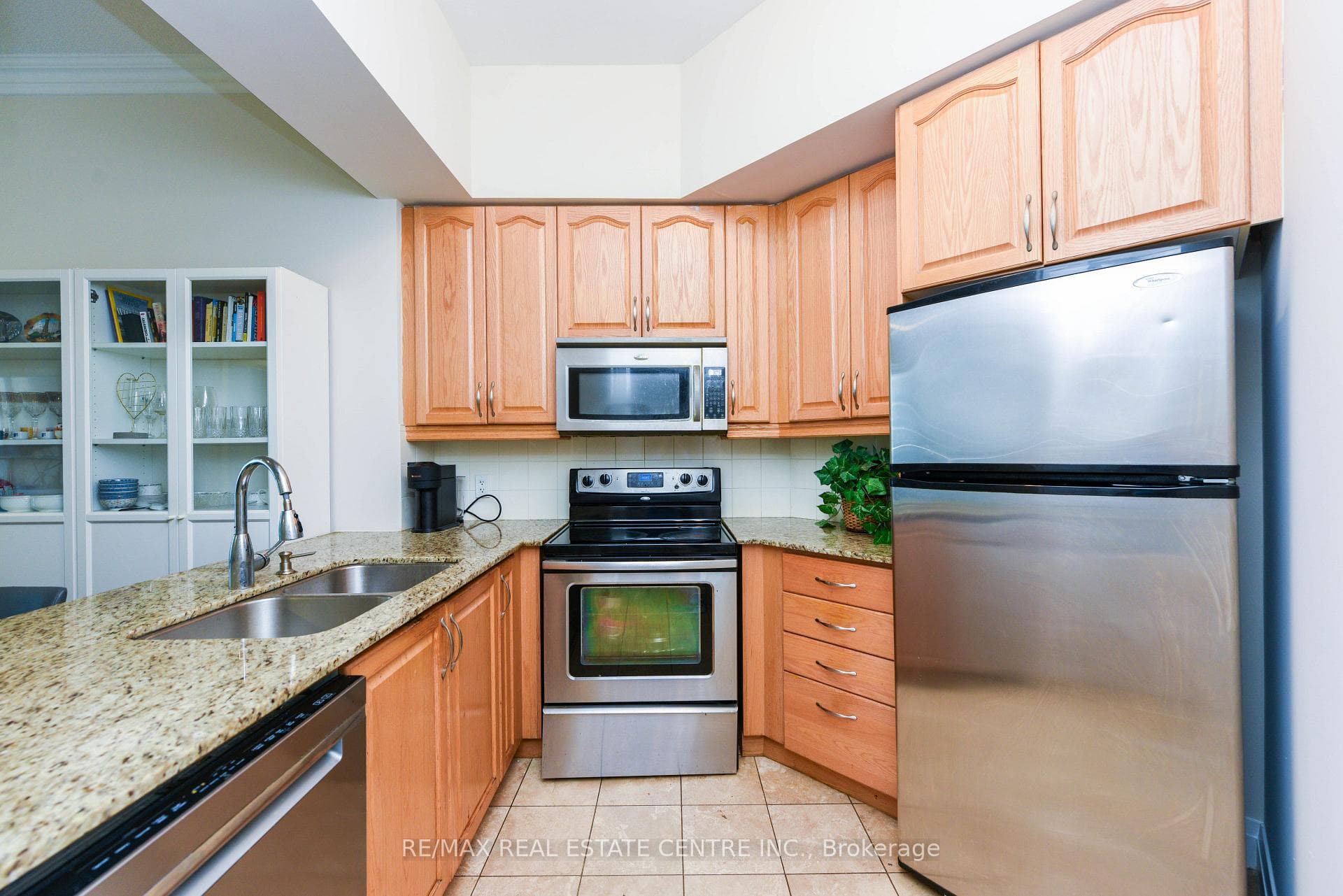 90 Absolute Avenue Unit 2605 photo 7