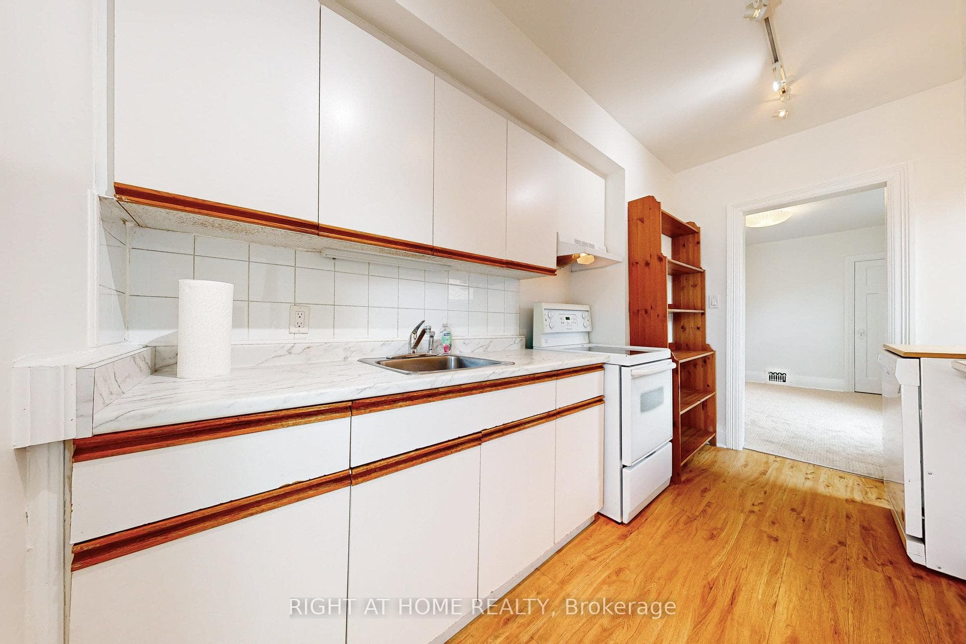 28 Pearson Avenue Unit Upper photo 10