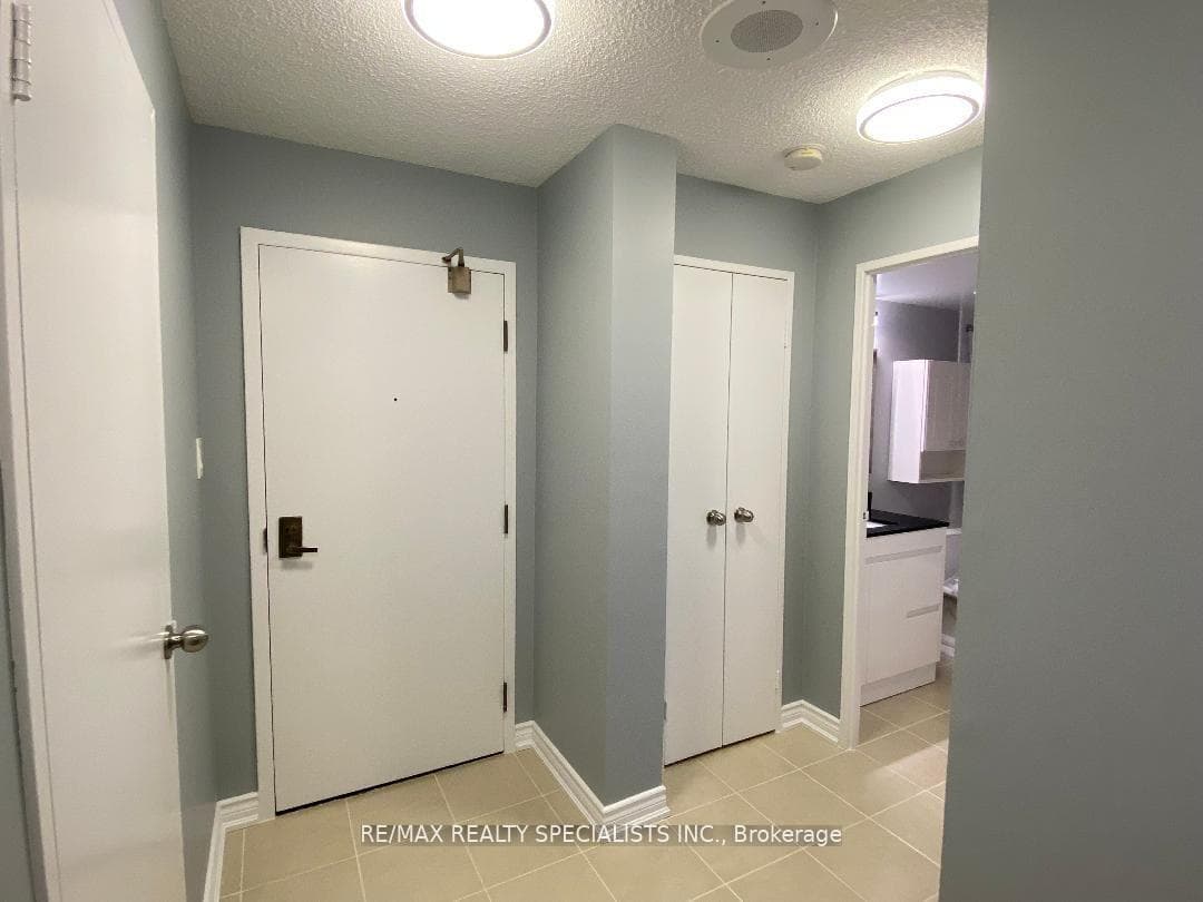 3695 Kaneff Crescent Unit 206 photo 2