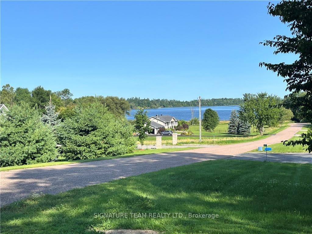 36 SUMMERFIELD Drive photo 3
