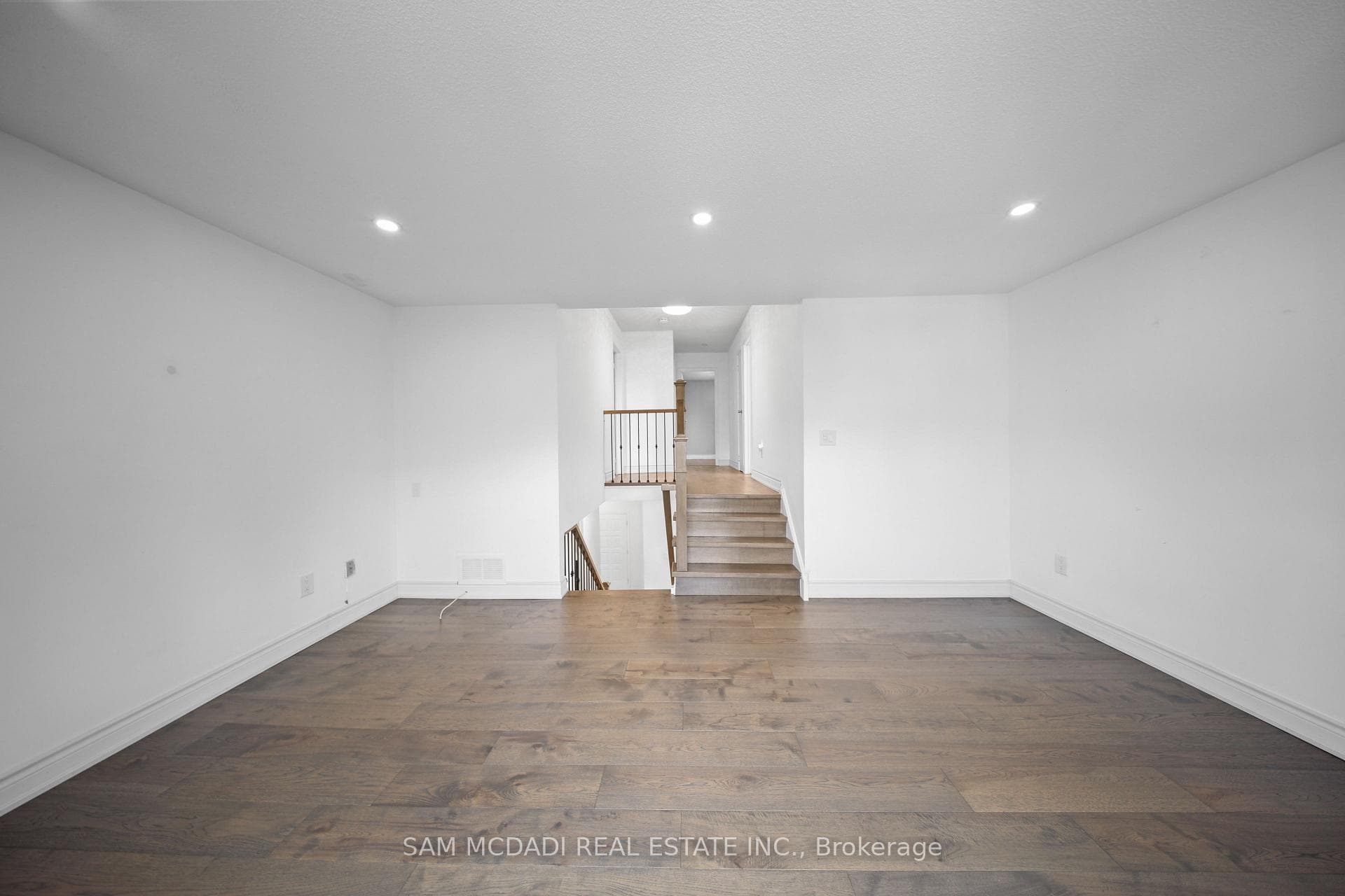 3949 Teakwood Drive photo 8