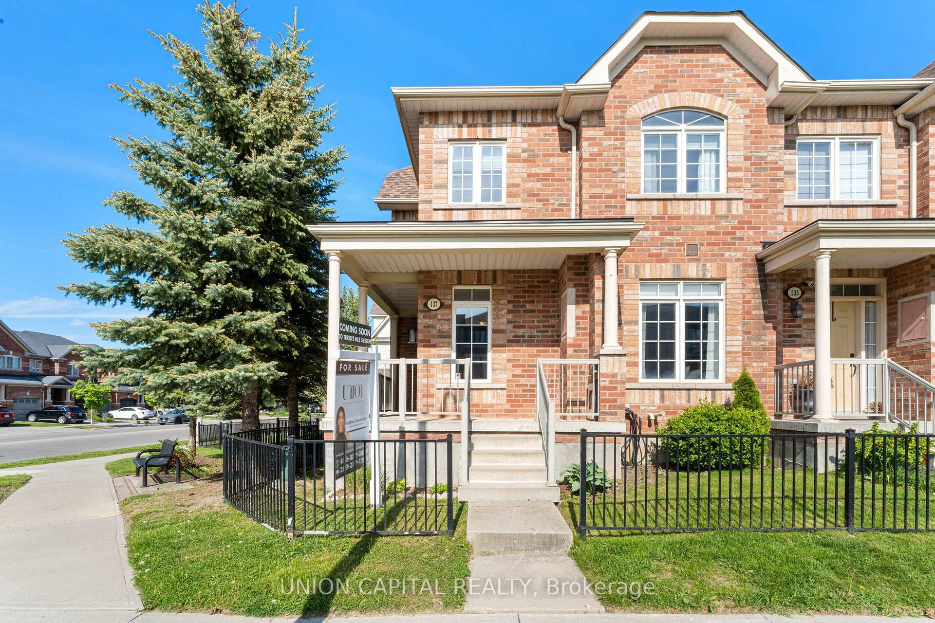 137 Civic Centre Drive photo 2