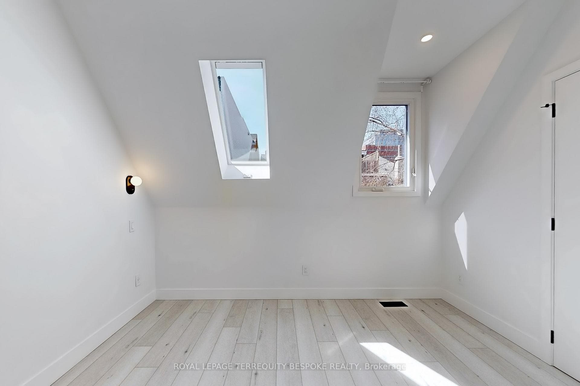 363 Euclid Avenue Unit Laneway photo 27