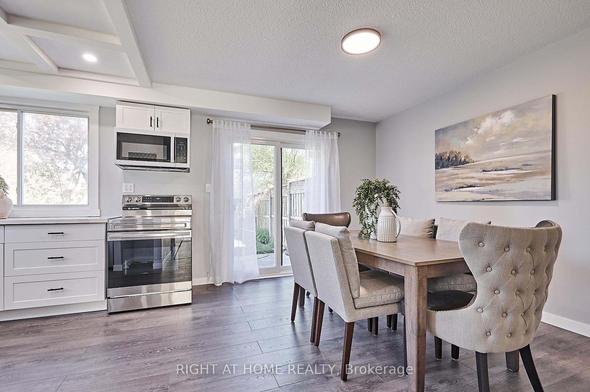 399 Laval Drive photo 8