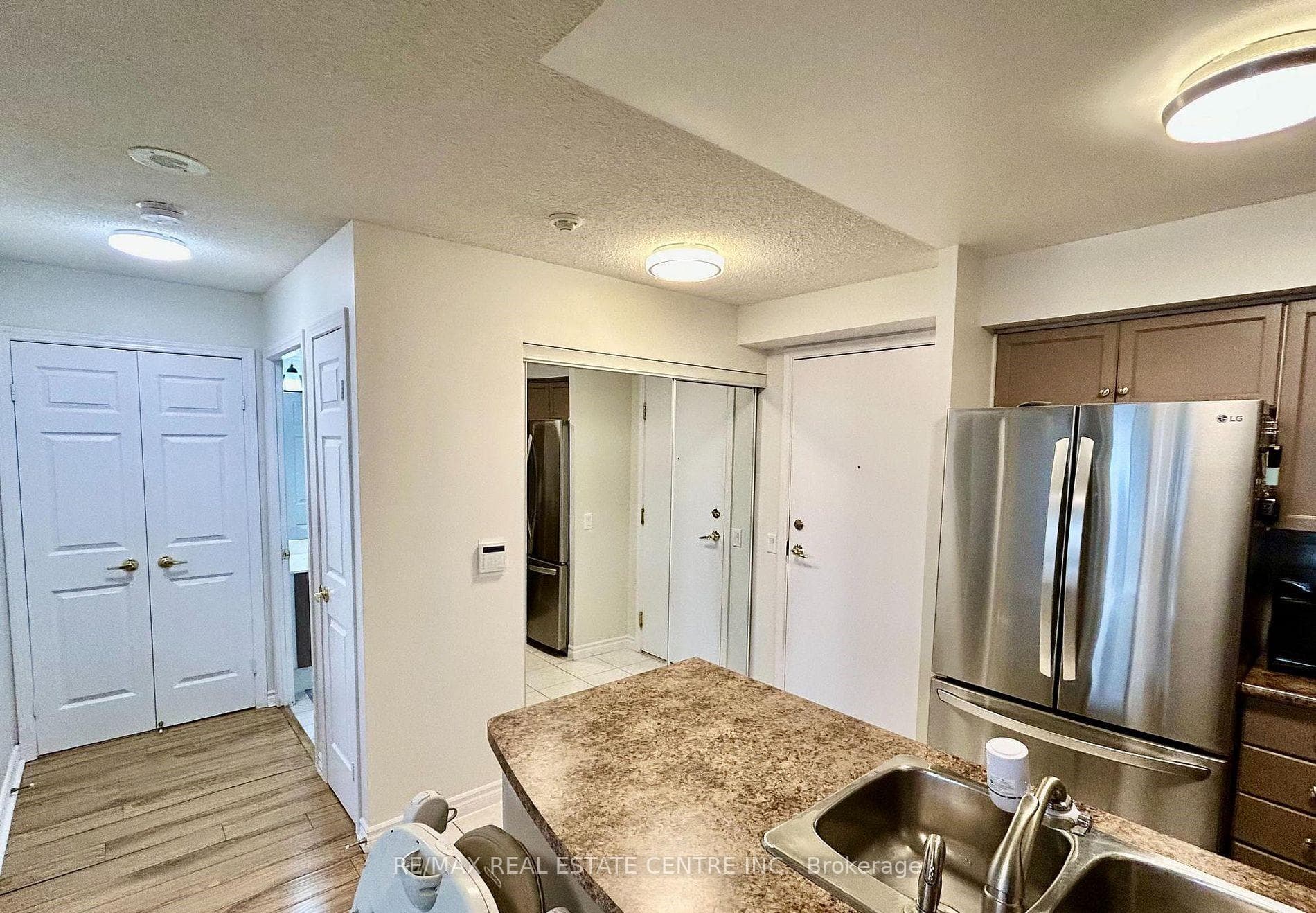 35 Kingsbridge Garden Circle Unit 1804 photo 15