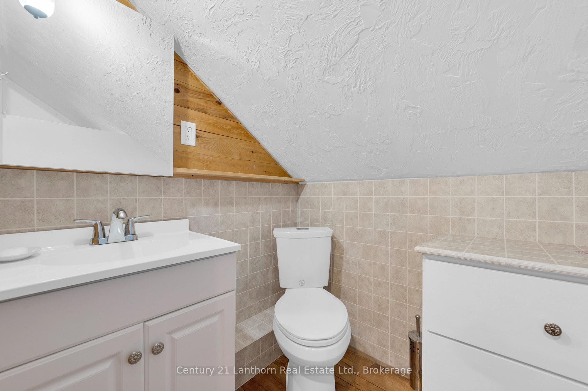 495 Barker Road photo 32