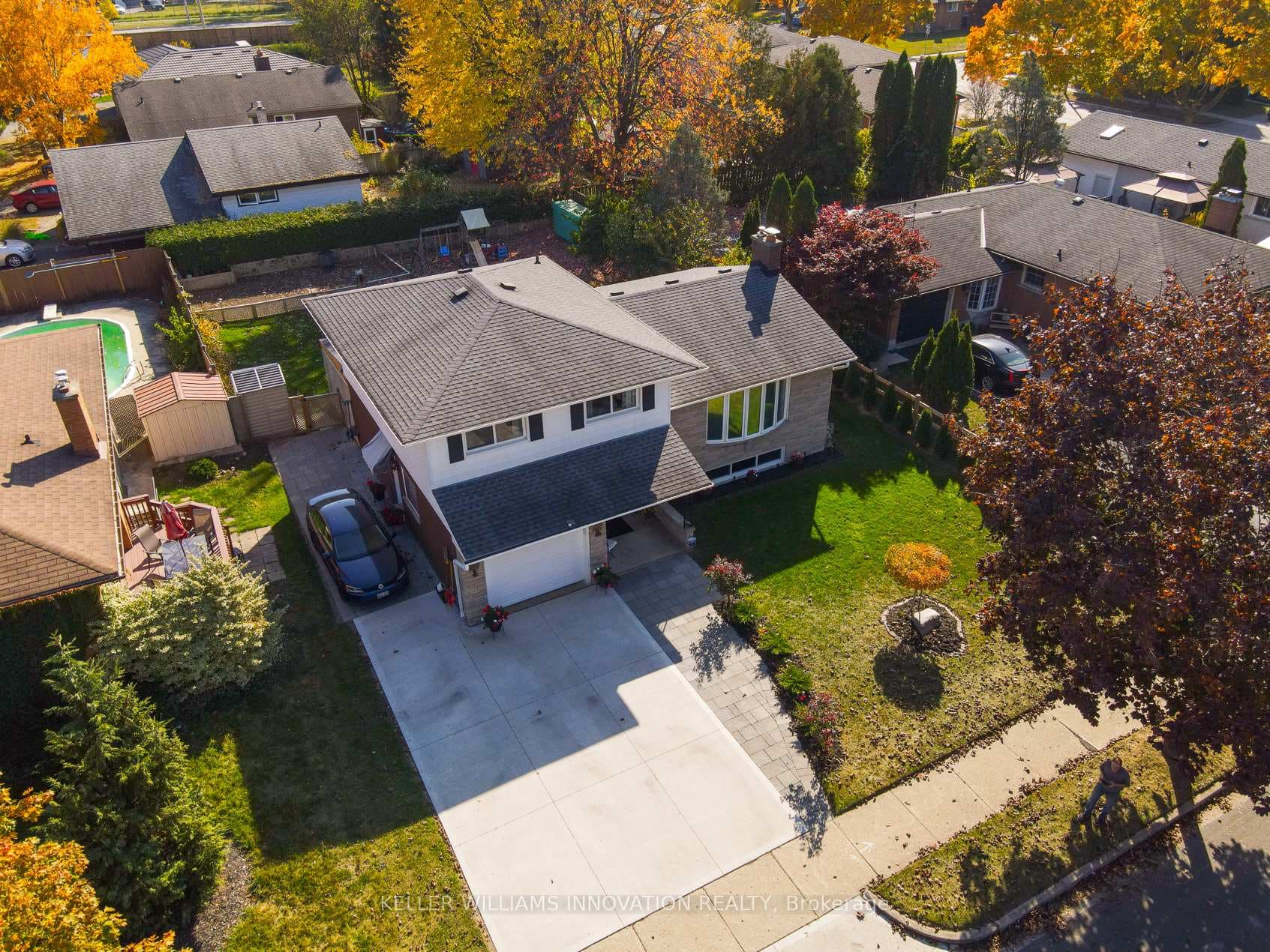 11 Hampton Place photo 32